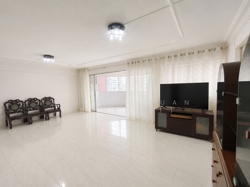 649 Hougang Avenue 8, 649 Hougang Avenue 8, 3 Bedrooms, 1,292 sqft, HDB Flat For Sale, by Lim Jing Tuan (Benedict), 500184766 - Living Room - PropertyGuru.com.sg
