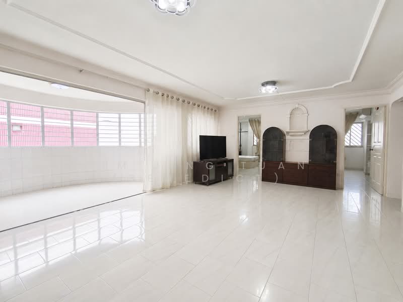 649 Hougang Avenue 8, 649 Hougang Avenue 8, 3 Bedrooms, 1,292 sqft, HDB Flat For Sale, by Lim Jing Tuan (Benedict), 500184766 - Living Room - PropertyGuru.com.sg