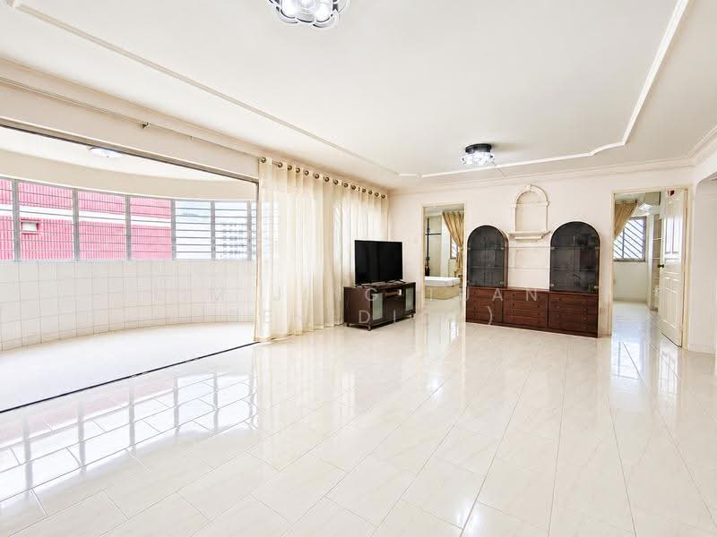 649 Hougang Avenue 8, 649 Hougang Avenue 8, Hougang / Punggol / Sengkang, 3 Bedrooms, 1,292 sqft, HDB Flat For Sale, by Lim Jing Tuan (Benedict), 500184766 - Living Room - PropertyGuru.com.sg