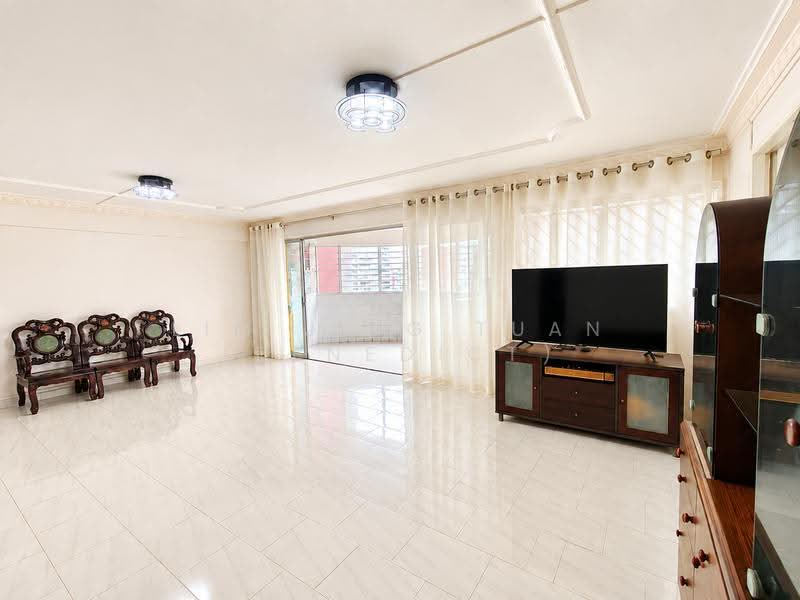 649 Hougang Avenue 8, 649 Hougang Avenue 8, Hougang / Punggol / Sengkang, 3 Bedrooms, 1,292 sqft, HDB Flat For Sale, by Lim Jing Tuan (Benedict), 500184766 - Living Room - PropertyGuru.com.sg