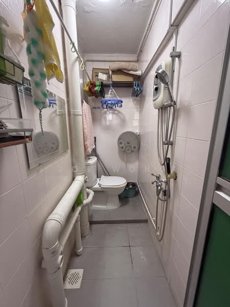 87 Commonwealth Close, 87 Commonwealth Close, 2 Bedrooms, 624 sqft, HDB Flat For Sale, by Joe Wong, 500184768 - Bathroom - PropertyGuru.com.sg