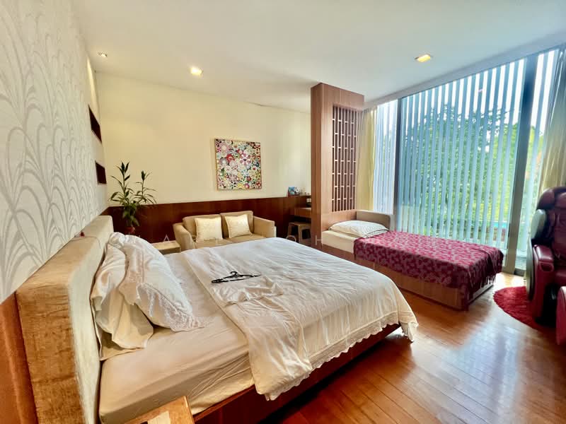 Braddell Heights Estate, Matlock Rise, 7 Bedrooms, 6,000 sqft, Bungalow House For Sale, by Clare Loh 卢煜婕, 500184777 - Bedroom - PropertyGuru.com.sg