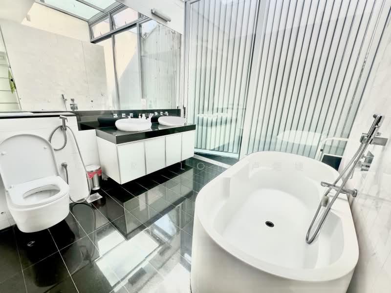 Braddell Heights Estate, Matlock Rise, 7 Bedrooms, 6,000 sqft, Bungalow House For Sale, by Clare Loh 卢煜婕, 500184777 - Bathroom - PropertyGuru.com.sg