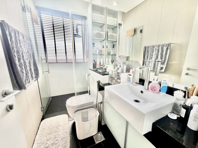Braddell Heights Estate, Matlock Rise, 7 Bedrooms, 6,000 sqft, Bungalow House For Sale, by Clare Loh 卢煜婕, 500184777 - Bathroom - PropertyGuru.com.sg