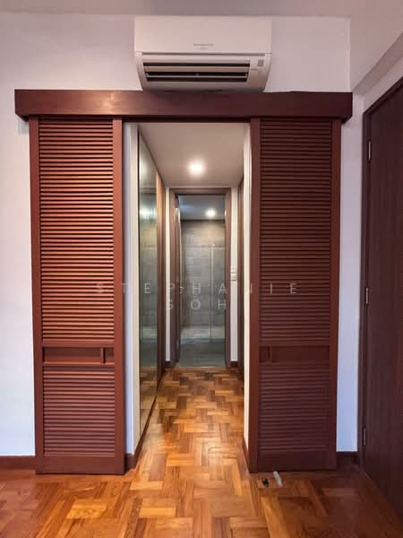 Duchess Crest, 84 Duchess Avenue, 2 Bedrooms, 936 sqft, Condominium For Sale, by Stephanie Soh, 500184781 - Walk In Wardrobe - PropertyGuru.com.sg