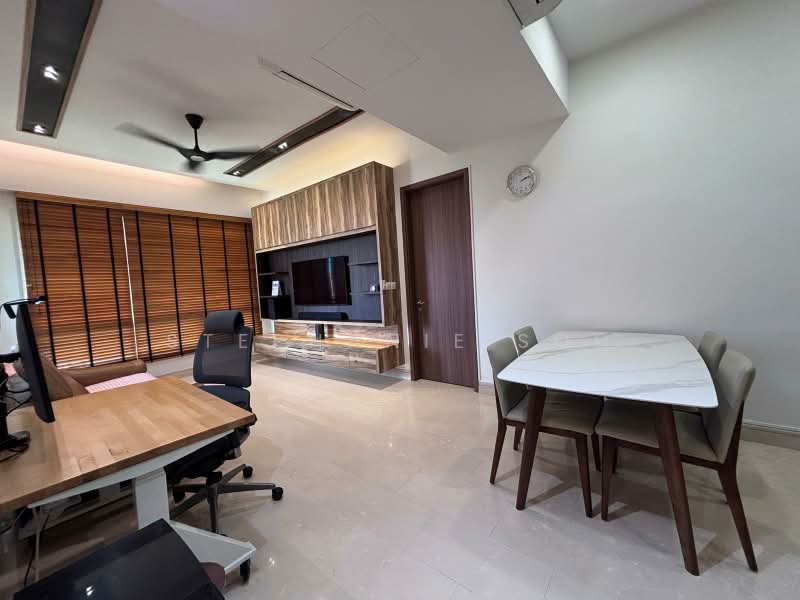 Duchess Crest, 84 Duchess Avenue, 2 Bedrooms, 936 sqft, Condominium For Sale, by Stephanie Soh, 500184781 - Living Room - PropertyGuru.com.sg