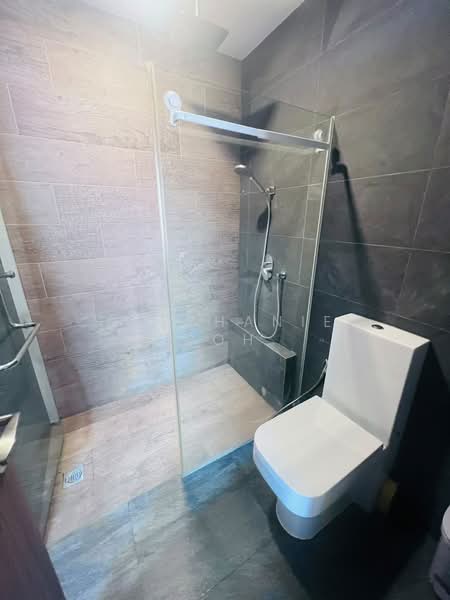 Duchess Crest, 84 Duchess Avenue, 2 Bedrooms, 936 sqft, Condominium For Sale, by Stephanie Soh, 500184781 - Bathroom - PropertyGuru.com.sg