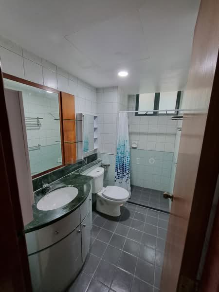 Summerdale, 6 Boon Lay Drive, Boon Lay / Jurong / Tuas, Room Rental, 150 sqft, Condominium For Rent, by Ping Neo, 500184787 - Bathroom - PropertyGuru.com.sg