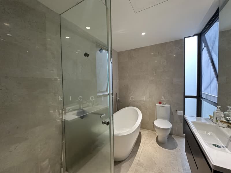 The Woods, Westwood Avenue, 6 Bedrooms, 4,263 sqft, Cluster House For Sale, by Nicole Chia, 500184809 - Bathroom - PropertyGuru.com.sg
