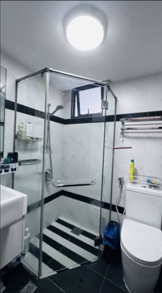 Symphony Suites, 1 Yishun Close, 3 Bedrooms, 893 sqft, Condominium For Sale, by Marcus Lim, 500184811 - Bathroom - PropertyGuru.com.sg