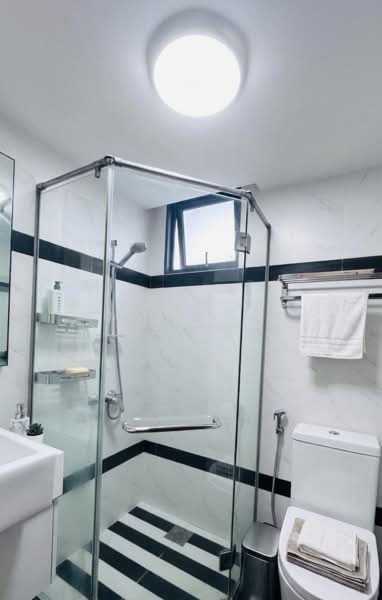 Symphony Suites, 1 Yishun Close, 3 Bedrooms, 893 sqft, Condominium For Sale, by Marcus Lim, 500184811 - Bathroom - PropertyGuru.com.sg