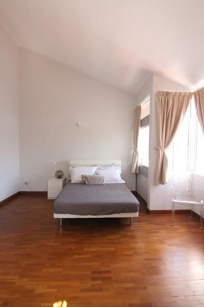 Hilltop Bungalow with 5 + 1 Bedroom, , 6 Bedrooms, 4,500 sqft, Bungalow House For Rent, by Vincent Kuo, 500184815 - Bedroom - PropertyGuru.com.sg