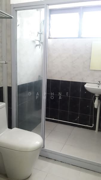 107 Towner Road, 107 Towner Road, 2 Bedrooms, 893 sqft, HDB Flat For Rent, by Daphne Phoa, 500184820 - Bathroom - PropertyGuru.com.sg