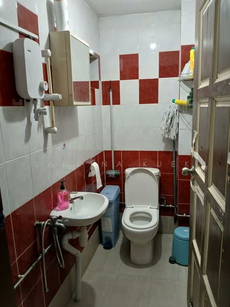 Paya Lebar MRT Office for Rent (Geylang Road ShopHouse)", Geylang Road, 300 sqft, Office For Rent, by Sabrina Kuek 郭健美, 500184821 - Bathroom - CommercialGuru.com.sg