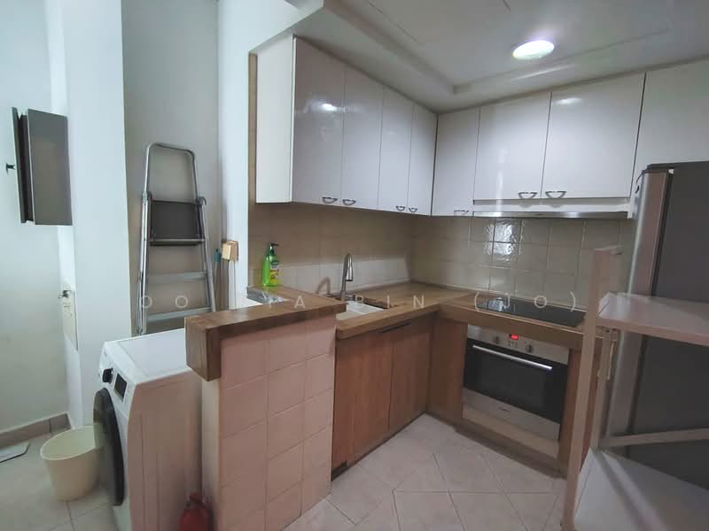 Burlington Square, 175 Bencoolen Street, 2 Bedrooms, 667 sqft, Apartment For Sale, by Loo Jia Bin (Jo), 500184833 - Kitchen - PropertyGuru.com.sg