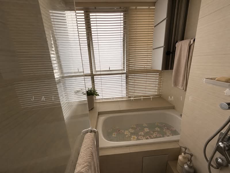 Oasis @ Elias, 60 - 72 Elias Road, 4 Bedrooms, 1,432 sqft, Condominium For Sale, by Jaimie Ho Kit Mie, 500184843 - Master Bathroom - PropertyGuru.com.sg