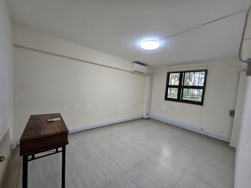88 Commonwealth Close, 88 Commonwealth Close, 2 Bedrooms, 645 sqft, HDB Flat For Sale, by Janice Ding, 500184858 - Master bedroom - PropertyGuru.com.sg