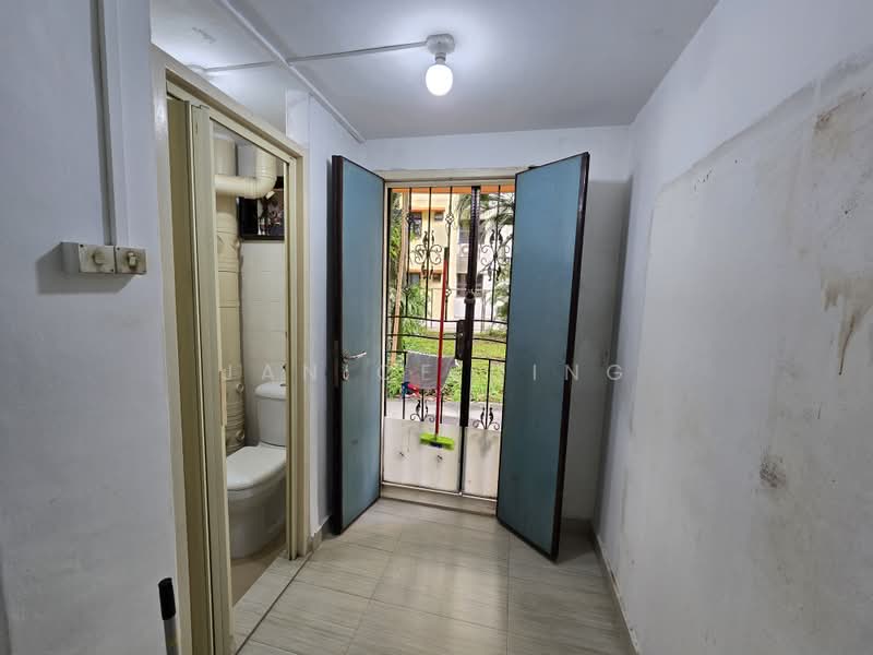 88 Commonwealth Close, 88 Commonwealth Close, 2 Bedrooms, 645 sqft, HDB Flat For Sale, by Janice Ding, 500184858 - Back door - PropertyGuru.com.sg