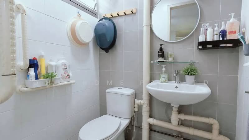 138 Bedok North Street 2, 138 Bedok North Street 2, 2 Bedrooms, 721 sqft, HDB Flat For Sale, by Jayden Saravannan, 500184873 - Bathroom - PropertyGuru.com.sg