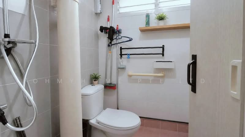 138 Bedok North Street 2, 138 Bedok North Street 2, 2 Bedrooms, 721 sqft, HDB Flat For Sale, by Jayden Saravannan, 500184873 - Bathroom - PropertyGuru.com.sg