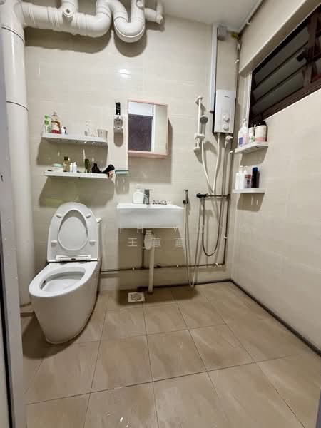 42A Sims Drive, 42A Sims Drive, 4 Bedrooms, 1,313 sqft, HDB Flat For Sale, by Faith Wong 王蕙蕙, 500184875 - Bathroom - PropertyGuru.com.sg