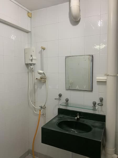 220 Jurong East Street 21, 220 Jurong East Street 21, 3 Bedrooms, 1,270 sqft, HDB Flat For Sale, by Irene Tay, 500184912 - Bathroom - PropertyGuru.com.sg