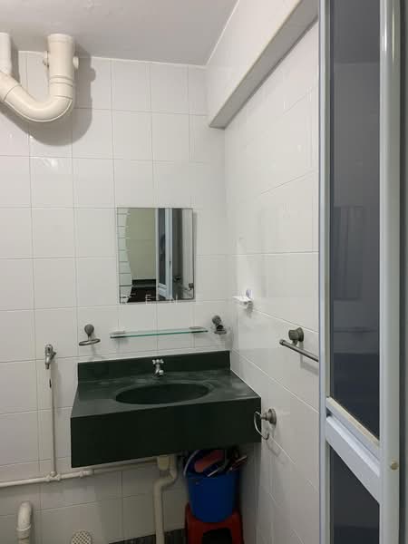 220 Jurong East Street 21, 220 Jurong East Street 21, 3 Bedrooms, 1,270 sqft, HDB Flat For Sale, by Irene Tay, 500184912 - Bathroom - PropertyGuru.com.sg