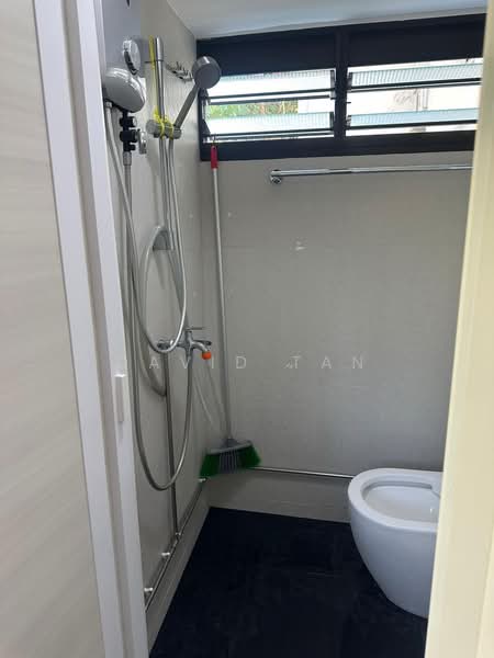 58 Telok Blangah Heights, 58 Telok Blangah Heights, Room Rental, 120 sqft, HDB Flat For Rent, by David Tan, 500184919 - Bathroom - PropertyGuru.com.sg