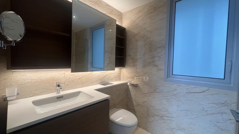 Queens Peak, 1 Dundee Road, 2 Bedrooms, 807 sqft, Condominium For Sale, by Zoe Lim, 500184935 - Bathroom - PropertyGuru.com.sg
