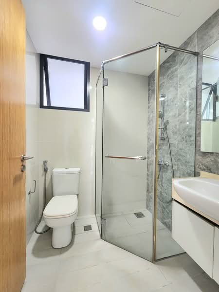 La Fiesta, 50 Sengkang Square, 3 Bedrooms, 893 sqft, Condominium For Rent, by Kelvin Tan, 500184945 - Bathroom - PropertyGuru.com.sg