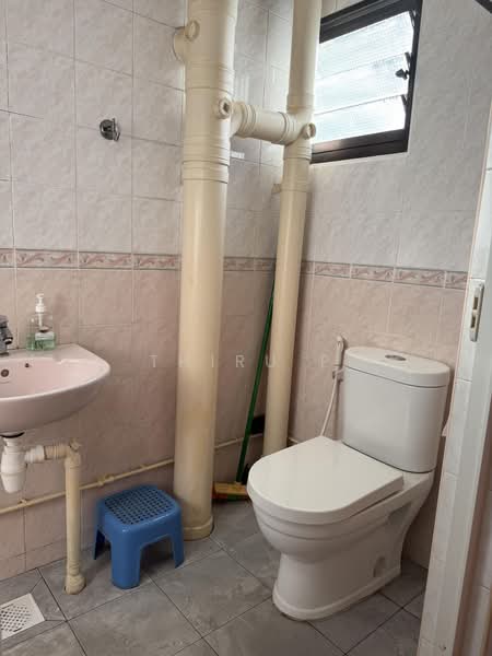 275C Jurong West Street 25, 275C Jurong West Street 25, 3 Bedrooms, 1,194 sqft, HDB Flat For Sale, by Thiru P, 500184953 - Bathroom - PropertyGuru.com.sg