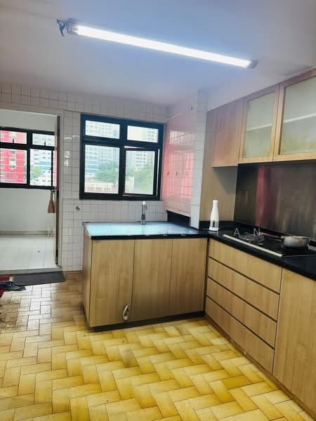 1 Jalan Bukit Merah, 1 Jalan Bukit Merah, 2 Bedrooms, 689 sqft, HDB Flat For Sale, by Michelle Tan, 500184965 - Kitchen - PropertyGuru.com.sg