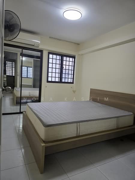 207 Serangoon Central, 207 Serangoon Central, 2 Bedrooms, 689 sqft, HDB Flat For Rent, by Nora Kassim, 500184967 - Master Bedroom - PropertyGuru.com.sg