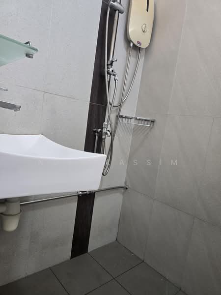 207 Serangoon Central, 207 Serangoon Central, 2 Bedrooms, 689 sqft, HDB Flat For Rent, by Nora Kassim, 500184967 - Bathroom - PropertyGuru.com.sg