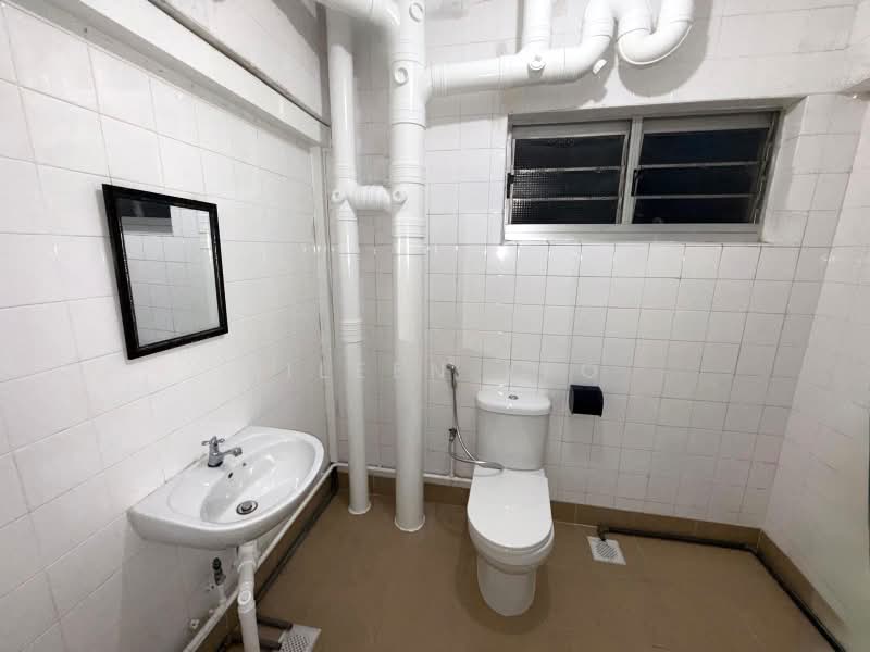 602 Senja Road, 602 Senja Road, 3 Bedrooms, 980 sqft, HDB Flat For Rent, by Aileen Yeo, 500184972 - Master Bathroom - PropertyGuru.com.sg