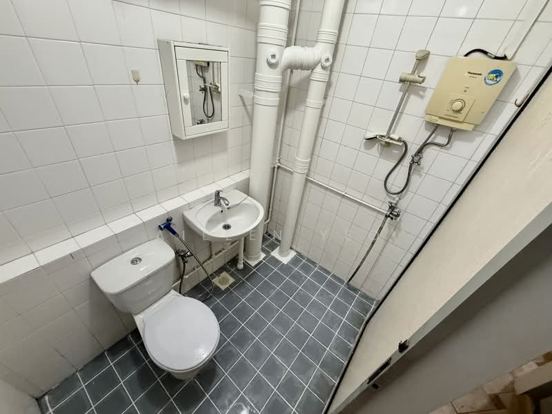 602 Senja Road, 602 Senja Road, 3 Bedrooms, 980 sqft, HDB Flat For Rent, by Aileen Yeo, 500184972 - Bathroom - PropertyGuru.com.sg
