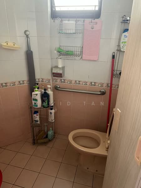 208 Jurong East Street 21, 208 Jurong East Street 21, Room Rental, 120 sqft, HDB Flat For Rent, by David Tan, 500184974 - Bathroom - PropertyGuru.com.sg