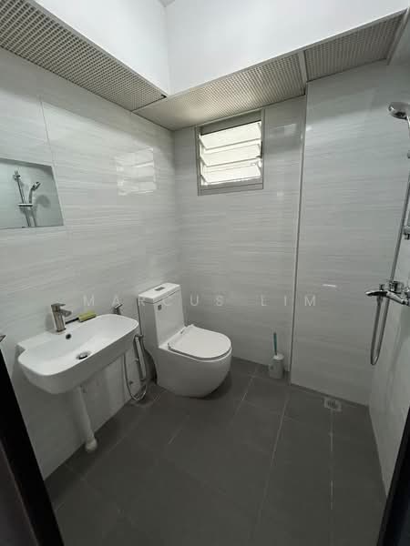 174A Hougang Avenue 1, 174A Hougang Avenue 1, 2 Bedrooms, 710 sqft, HDB Flat For Rent, by Marcus Lim, 500184978 - Bathroom - PropertyGuru.com.sg