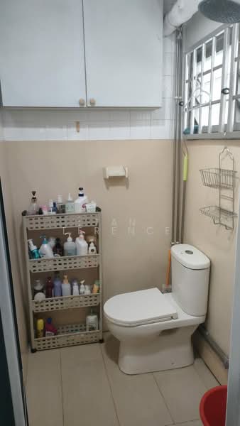 171 Lorong 1 Toa Payoh, 171 Lorong 1 Toa Payoh, 4 Bedrooms, 1,334 sqft, HDB Flat For Sale, by Tan Terence, 500184994 - Bathroom - PropertyGuru.com.sg