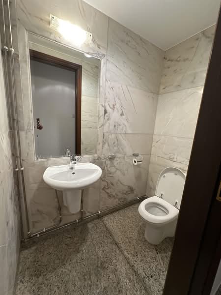 Riverside 48, 48 Robertson Quay, 1 Bedroom, 840 sqft, Apartment For Rent, by Winnie Loh L H, 500185004 - Powder room - PropertyGuru.com.sg