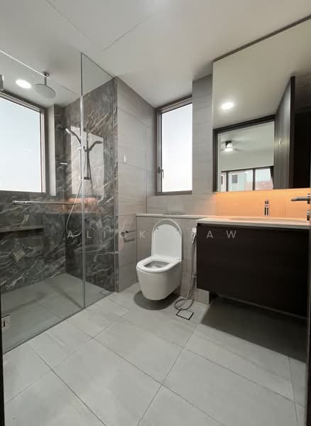 Pasir Ris 8, 18 Pasir Ris Drive 8, 3 Bedrooms, 1,066 sqft, Apartment For Rent, by Alick Liaw, 500185010 - Bathroom - PropertyGuru.com.sg