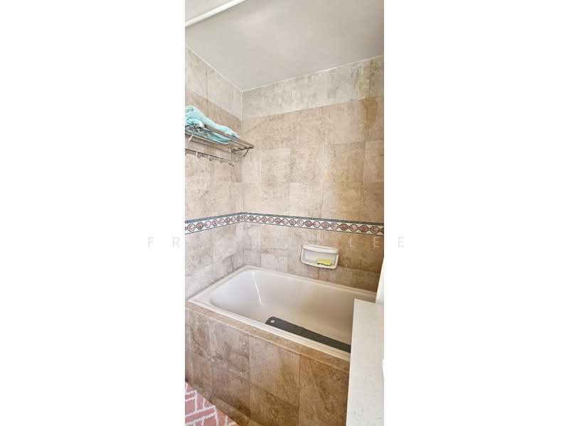 Aquarius By The Park, 1 Bedok Reservoir View, 2 Bedrooms, 893 sqft, Condominium For Rent, by Francis Lee, 500185014 - Bathroom - PropertyGuru.com.sg