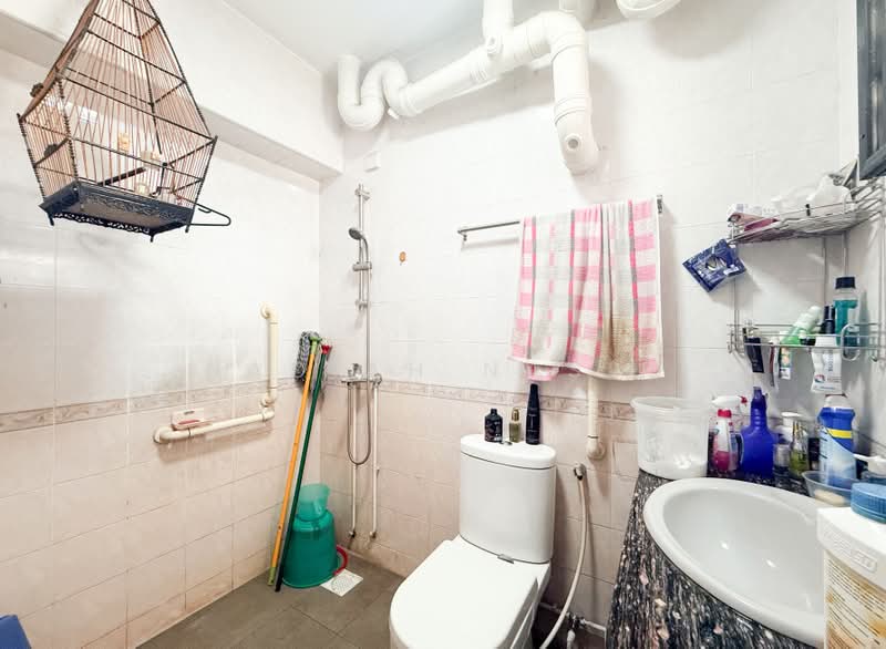 65 Teban Gardens Road, 65 Teban Gardens Road, 3 Bedrooms, 969 sqft, HDB Flat For Sale, by Nadiah Nasir, 500185016 - Bathroom - PropertyGuru.com.sg