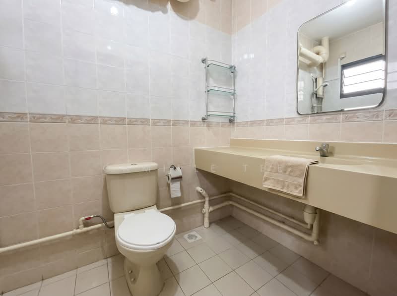 627 Jurong West Street 65, 627 Jurong West Street 65, 4 Bedrooms, 1,399 sqft, HDB Flat For Sale, by Camille Tee, 500185019 - Master Bedroom Bathroom - PropertyGuru.com.sg