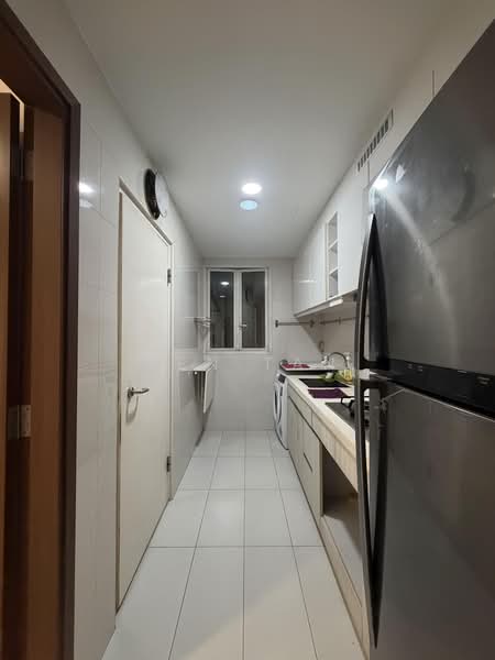 1 Canberra, 13 Canberra Drive, 2 Bedrooms, 900 sqft, Executive Condominium For Rent, by Yen Tan, 500185042 - Kitchen - PropertyGuru.com.sg