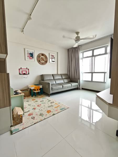 187B Fengshan GreenVille, 187B Bedok North Street 4, Bedok North Street 4, 3 Bedrooms, 1,001 sqft, HDB Flat For Sale, by Iris Lim, 500185085 - Living Room - PropertyGuru.com.sg
