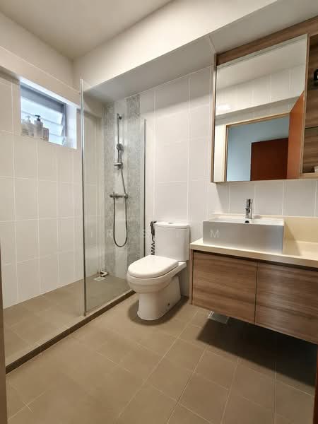 187B Fengshan GreenVille, 187B Bedok North Street 4, Bedok North Street 4, 3 Bedrooms, 1,001 sqft, HDB Flat For Sale, by Iris Lim, 500185085 - Master Bathroom - PropertyGuru.com.sg