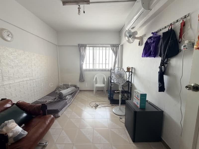 226 Serangoon Avenue 4, 226 Serangoon Avenue 4, 3 Bedrooms, 979 sqft, HDB Flat For Sale, by Michelle Cheong, 500185087 - Living Room - PropertyGuru.com.sg