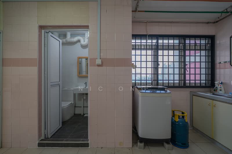 241 Bishan Street 22, 241 Bishan Street 22, 3 Bedrooms, 1,227 sqft, HDB Flat For Sale, by Nic Ong, 500185091 - Kitchen - PropertyGuru.com.sg