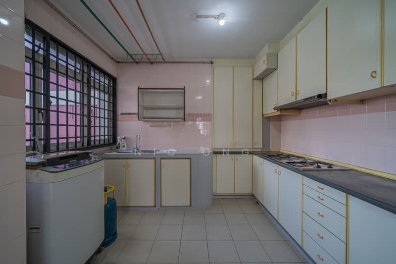 241 Bishan Street 22, 241 Bishan Street 22, 3 Bedrooms, 1,227 sqft, HDB Flat For Sale, by Nic Ong, 500185091 - Kitchen - PropertyGuru.com.sg
